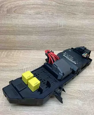 Opel Vectra C Fuse module 24443147 13120953