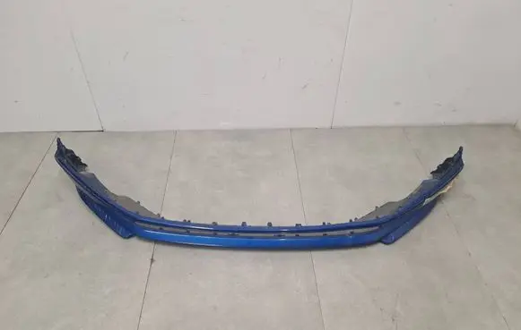 Front bumper lip