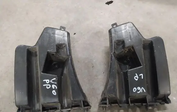 Volvo S60 Front bumper mounting bracket 30796626