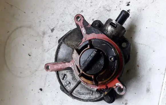 Audi A6 S6 C6 4F Vacuum pump