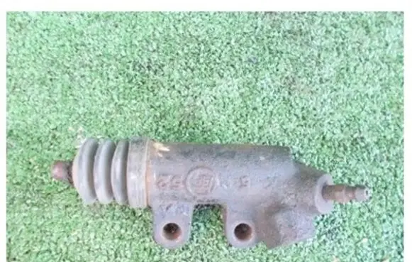 Toyota Carina T190 Clutch slave cylinder 