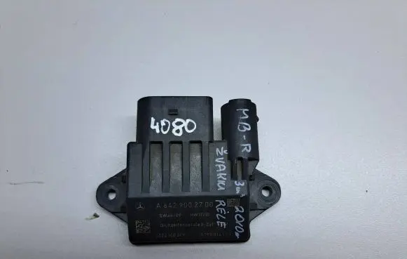 Mercedes-Benz E W212 Glow plug pre-heat relay A6429002700 0522140209 10195014471