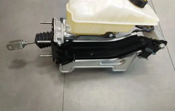 Volkswagen Amarok II Brake booster PB3C2D335CC