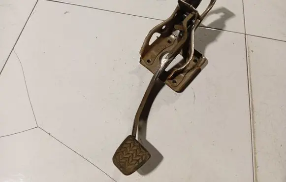 Toyota Corolla Verso AR10 Brake pedal 