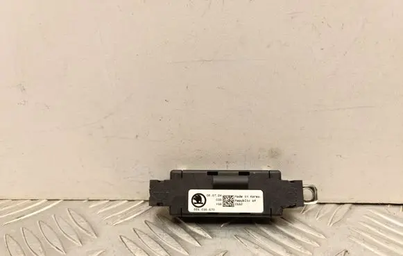 Skoda Enyaq iV Aerial antenna amplifier 5E5035570