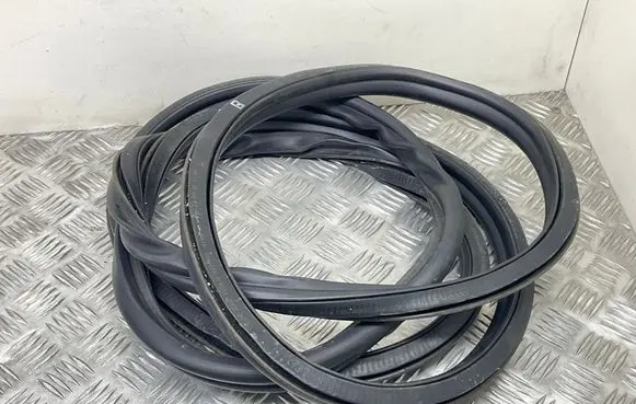 Audi TT TTS Mk2 Trunk rubber seal (body) 8J8827705