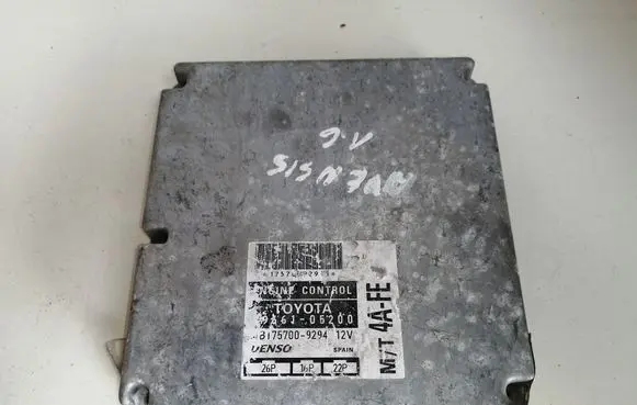 Toyota Avensis T220 Engine control unit/module 8966105200 MB1757009293