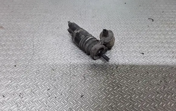 Mitsubishi Lancer VIII Windscreen/windshield washer pump 3043125