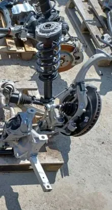Audi Q7 4M Front wheel hub spindle knuckle