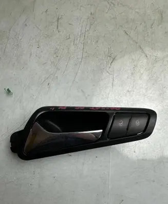 Volkswagen PASSAT B6 Front door interior handle 3C1837113D