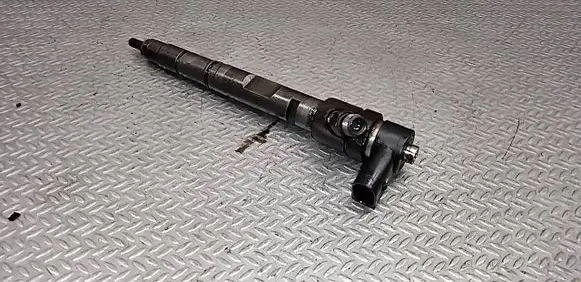 Audi A8 S8 D3 4E Fuel injector 0445110158 057130277M