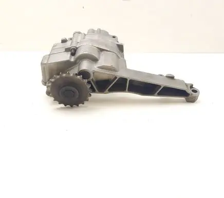 Mercedes-Benz E W212 Oil pump A6421810547 A6421810095 6421810801