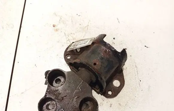 Engine mount bracket