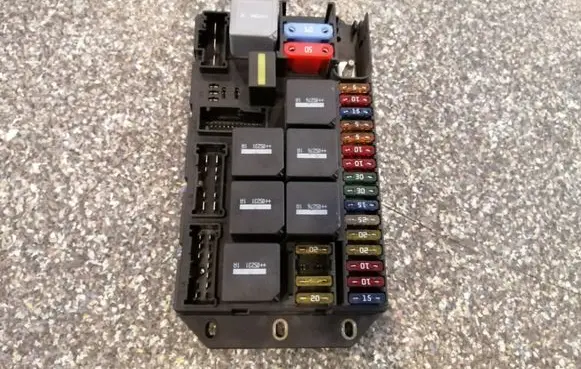 Land Rover Range Rover L322 Fuse module 518957006 YQE500340