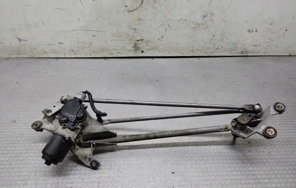 Honda CR-V Front wiper linkage and motor