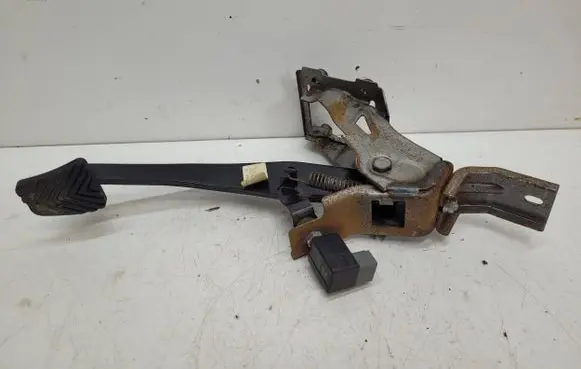 KIA Sportage Brake pedal 328002S000