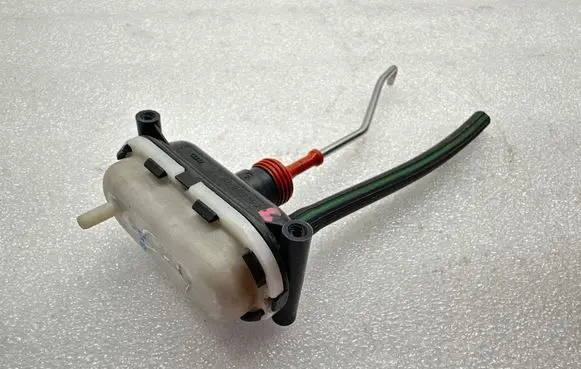 Audi 100 S4 C4 Central locking vacuum pump 4A0862153