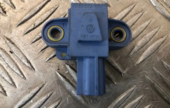 Volkswagen Golf V Airbag deployment crash/impact sensor 1K0955557A 0232ES2HFVG1
