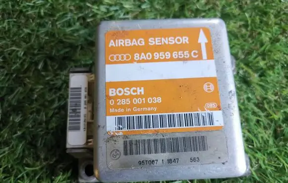 Audi A6 S6 C4 4A Airbag control unit/module 8A0959655C 0285001038 95T06711847