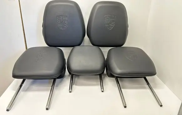 Porsche Cayenne (92A) Front seat headrest