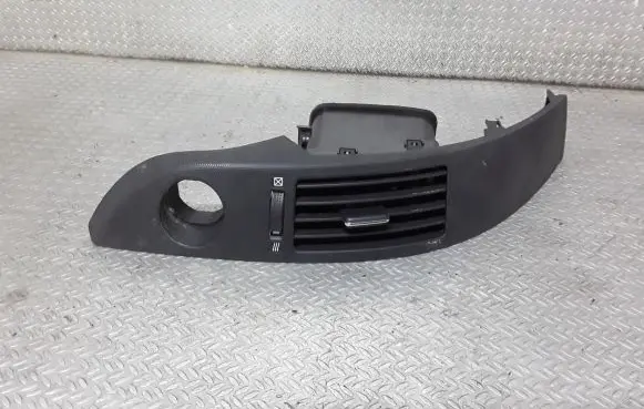 Toyota Corolla Verso AR10 Dash center air vent grill 5567064010