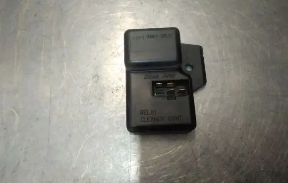 Subaru Forester SF Window wiper relay 3300120517