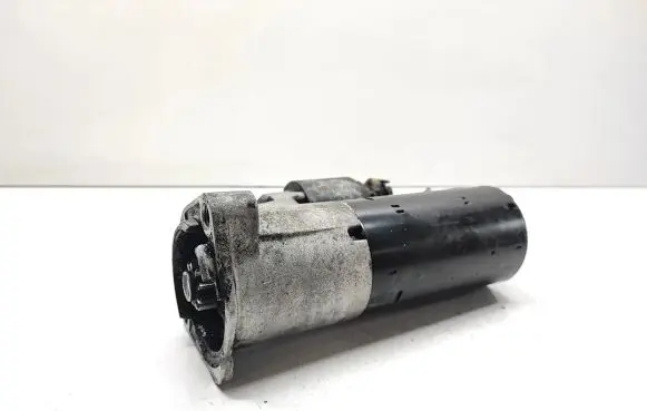 Volkswagen PASSAT B5.5 Starter motor 068911024H 0001124020