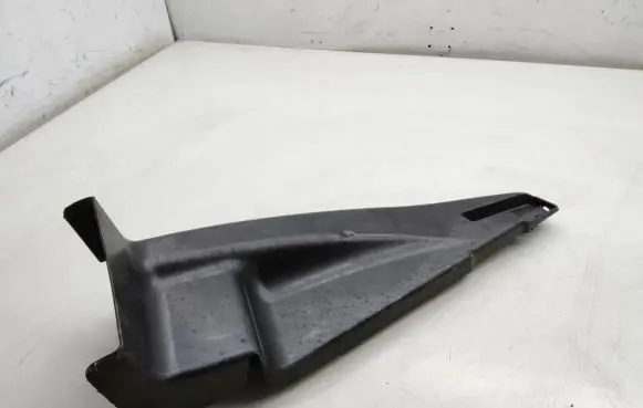 Volkswagen PASSAT B7 Other engine bay part 3C1815159C