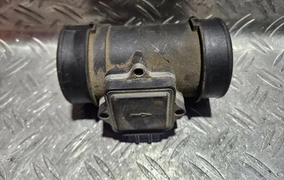 Opel Vectra B Mass air flow meter 90411957