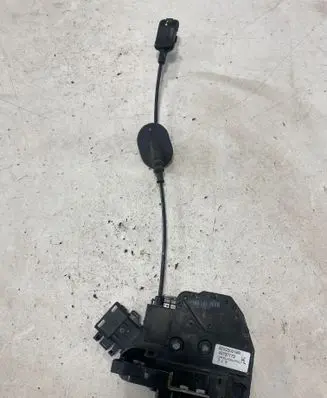 Renault Fluence Rear door lock 825030019R 40737173