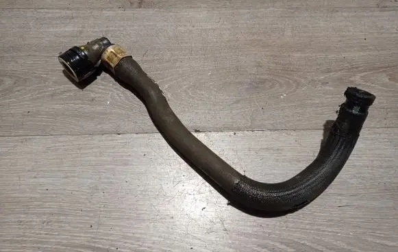 Volvo V70 Engine coolant pipe/hose