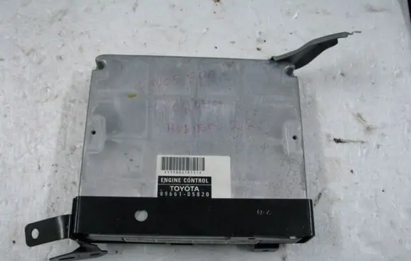 Toyota Avensis T250 Engine control unit/module 8966105820