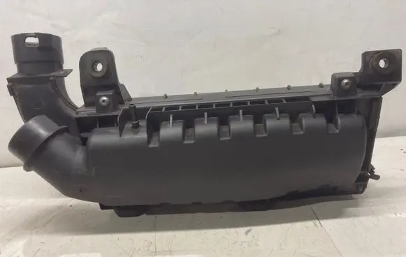 Opel Grandland X Air filter box 9805057080
