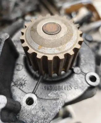 Ford Kuga I Water pump 9630504410