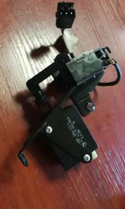 BMW 5 E39 Tailgate window lock/catch/latch 8238469