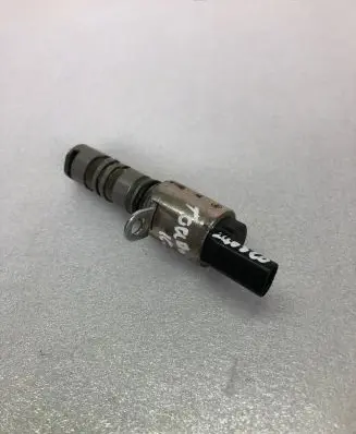 Volkswagen Touran III Camshaft vanos timing valve 04e906455d