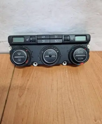 Volkswagen PASSAT B6 Climate control unit 74677512