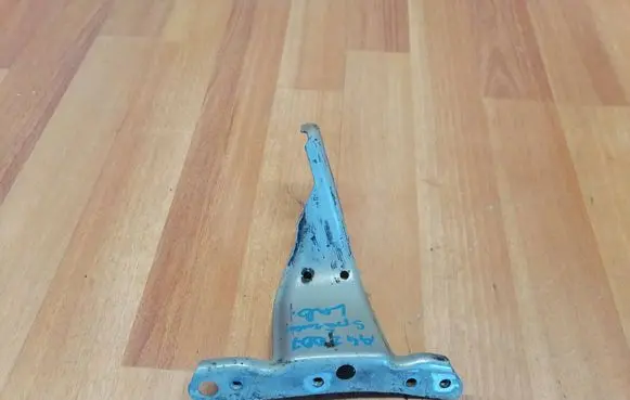 Audi A4 S4 B7 8E 8H Fender mounting bracket 8E0821136A