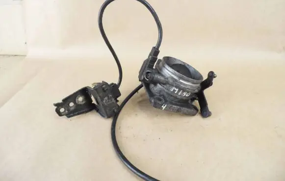 Mercedes-Benz 190 W201 Throttle body valve 0065451824 04806265