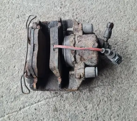 Volkswagen PASSAT CC Front brake caliper