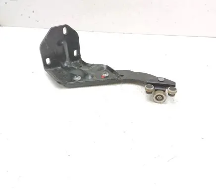 Mercedes-Benz Vito Viano W447 Sliding door lower roller guide/hinge 105602