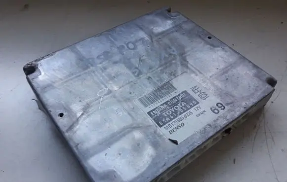 Toyota Avensis T250 Engine control unit/module 8966105690