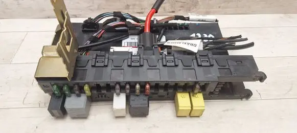 Mercedes-Benz C W203 Fuse module 2095451601 5DK00848605 000006278150