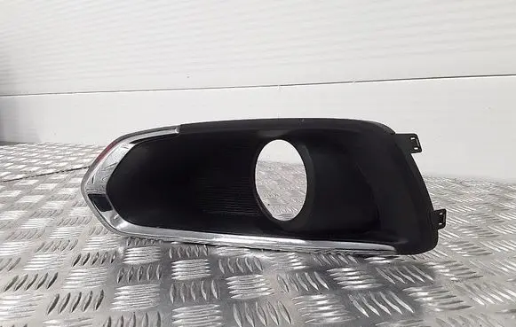 Suzuki SX4 S-Cross Front fog light trim/grill 7176161M1