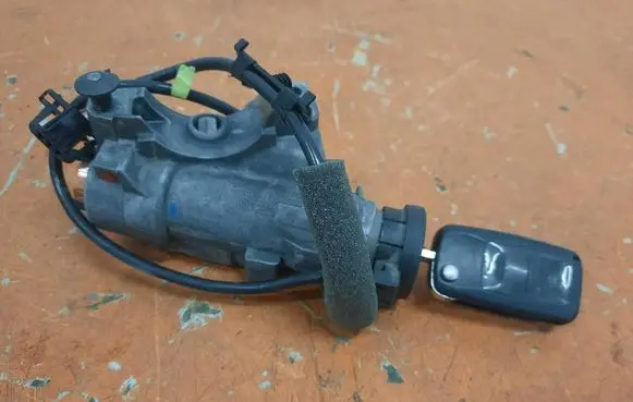 Seat Alhambra (Mk1) Ignition lock 4B0905851B