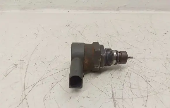 Skoda Roomster (5J) Fuel pressure regulator 057130764AB 363404801316 0281006075
