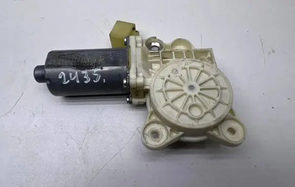 Mercedes-Benz CLS C219 Front door window regulator motor A2198200542