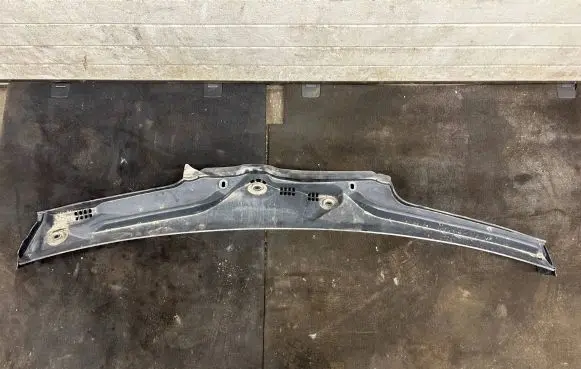 Mercedes-Benz E W213 Wiper trim A2138308703 12523023