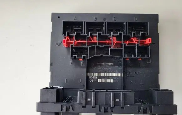 Volkswagen Tiguan Fuse module
