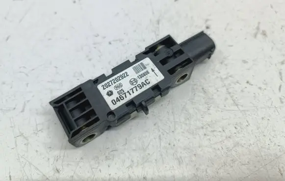 Jeep Grand Cherokee (WK) Airbag deployment crash/impact sensor 2027202922 04671779AC 130806